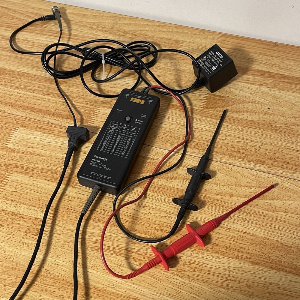Tektronix P5200 High Voltage Differential Oscilloscope Probe Powers On